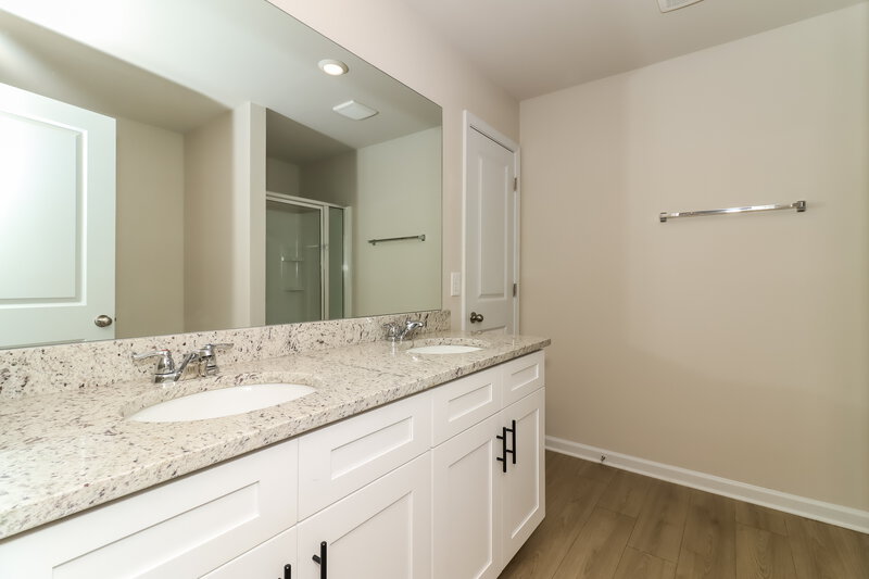 2,300/Mo, 144 Howell Dr Villa Rica, GA 30180 Main Bathroom View 2