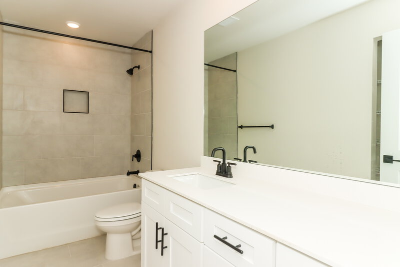 2,400/Mo, 104 Cantrell Way Dallas, GA 30157 Bathroom View