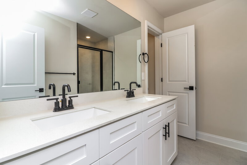 2,450/Mo, 37 Cantrell Way Dallas, GA 30157 Main Bathroom View
