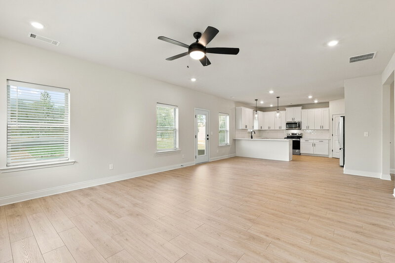 2,450/Mo, 189 Cantrell Dr Dallas, GA 30157 Living Room View 3
