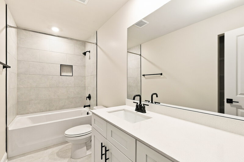 2,450/Mo, 189 Cantrell Dr Dallas, GA 30157 Bathroom View