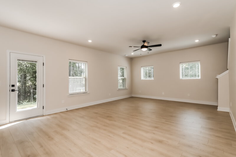 2,450/Mo, 340 Cantrell Dr Dallas, GA 30157 Living Room View