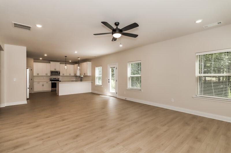 2,450/Mo, 340 Cantrell Dr Dallas, GA 30157 Living Room View 2