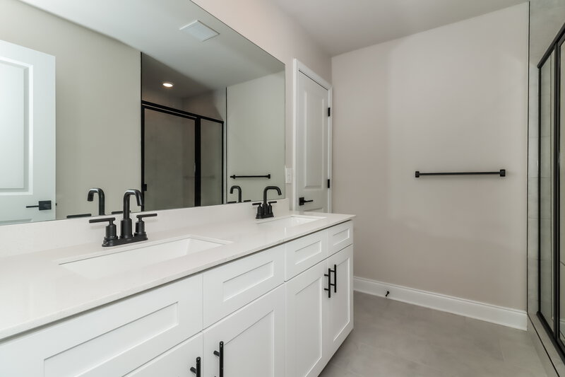 2,450/Mo, 340 Cantrell Dr Dallas, GA 30157 Main Bathroom View