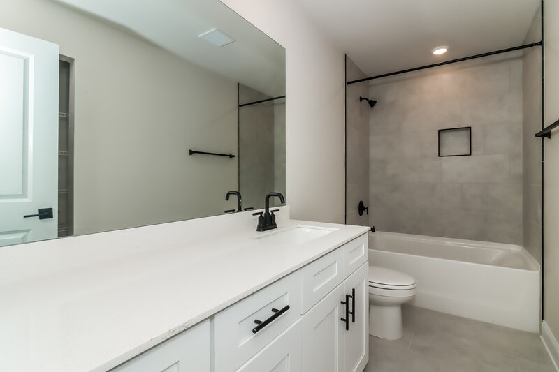 2,450/Mo, 340 Cantrell Dr Dallas, GA 30157 Bathroom View