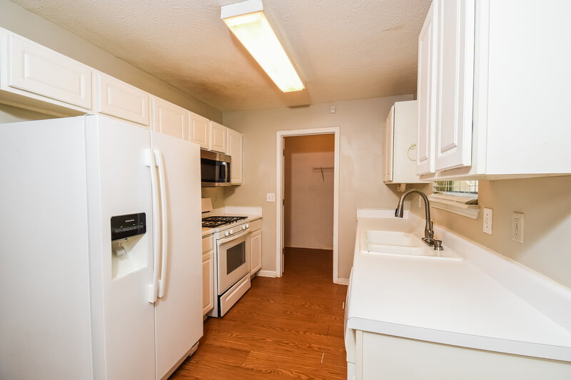 2,195/Mo, 4640 Noah Overlook W Acworth, GA 30101 Kitchen View
