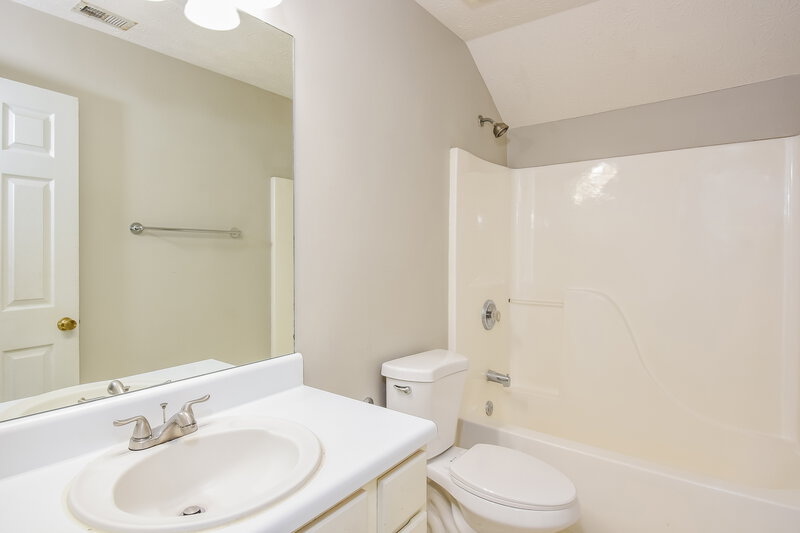 2,195/Mo, 4640 Noah Overlook W Acworth, GA 30101 Bathroom View