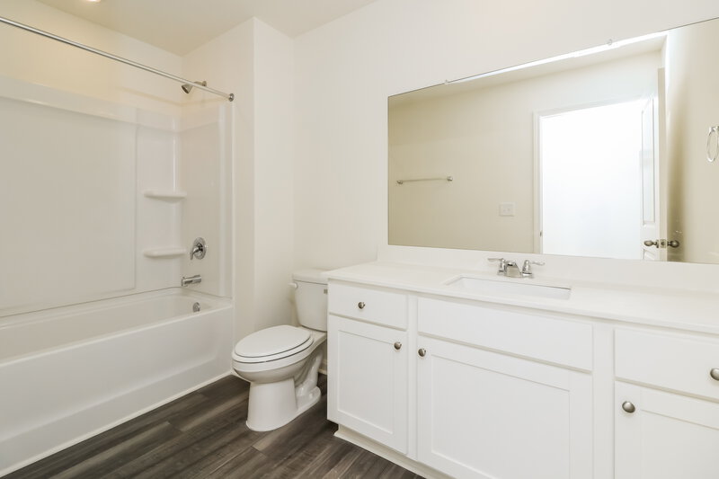 2,140/Mo, 7615 Saffron Ave Covington, GA 30014 Bathroom View
