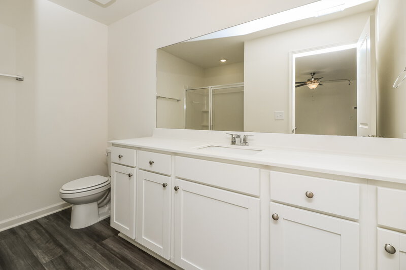 2,195/Mo, 7594 Saffron Ave Covington, GA 30014 Main Bathroom View