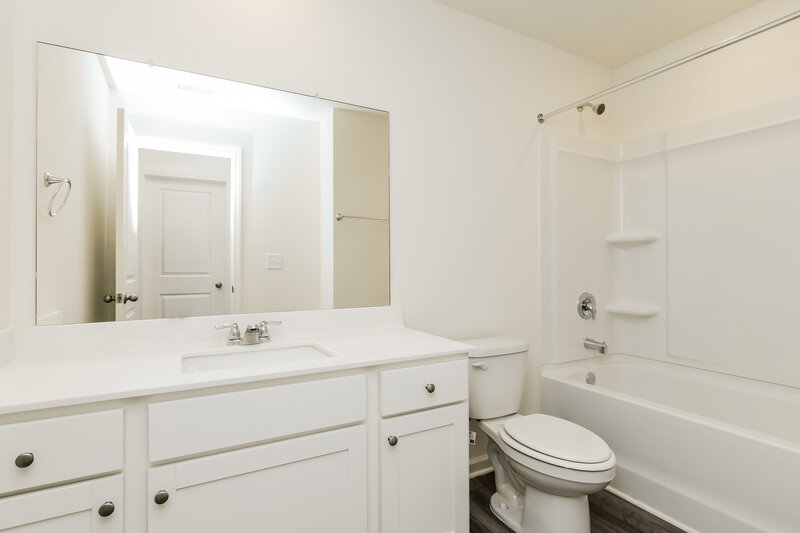 2,250/Mo, 7609 Saffron Ave Covington, GA 30014 Bathroom View
