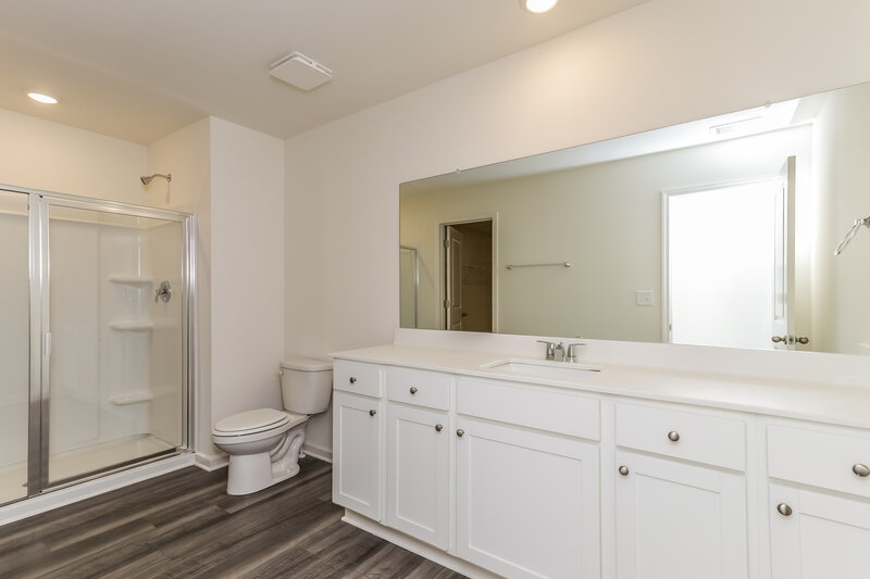 2,450/Mo, 7009 Rochford Dr Covington, GA 30014 Main Bathroom View