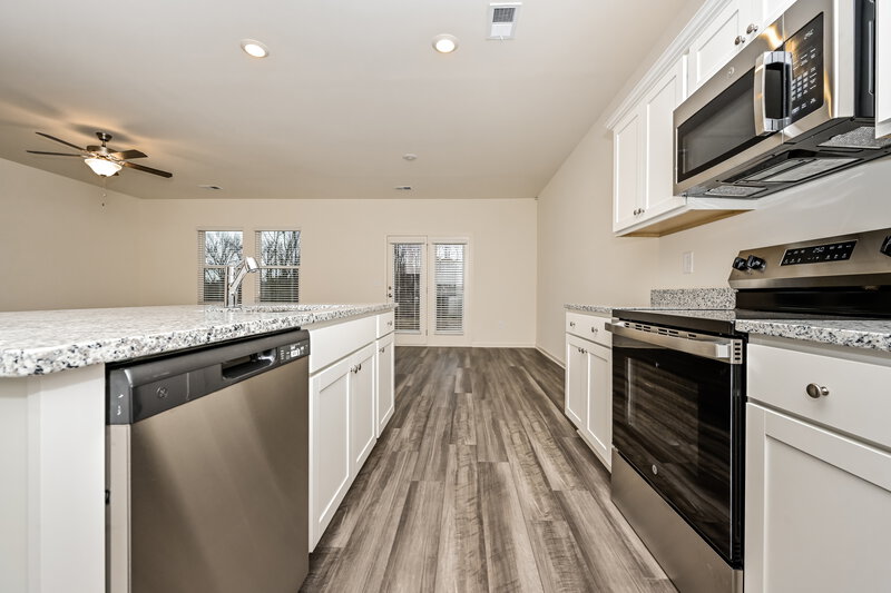 2,350/Mo, 7620 Saffron Ave Covington, GA 30014 Kitchen View 2