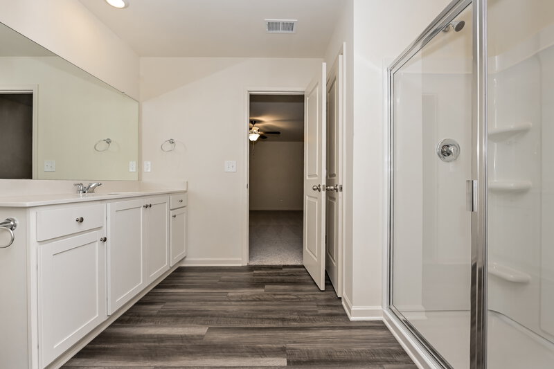 2,350/Mo, 7620 Saffron Ave Covington, GA 30014 Main Bathroom View