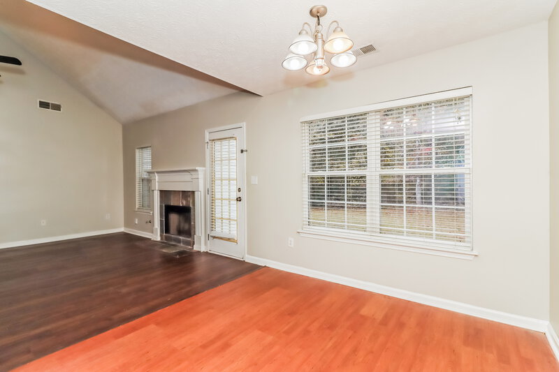 1,500/Mo, 142 St Ann Cir Dallas, GA 30157 Dining Room View