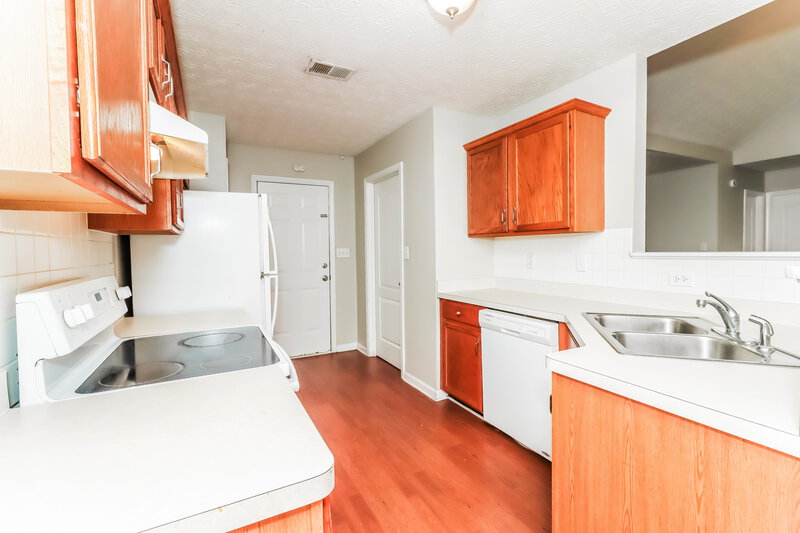 1,500/Mo, 142 St Ann Cir Dallas, GA 30157 Kitchen View