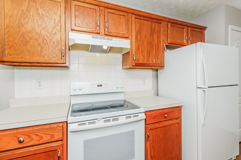 1,500/Mo, 142 St Ann Cir Dallas, GA 30157 Kitchen View 2