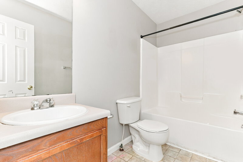1,795/Mo, 130 Chandler Field Dr Covington, GA 30014 Bathroom View 2
