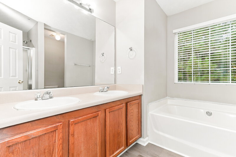 1,795/Mo, 130 Chandler Field Dr Covington, GA 30014 Primary Bathroom View