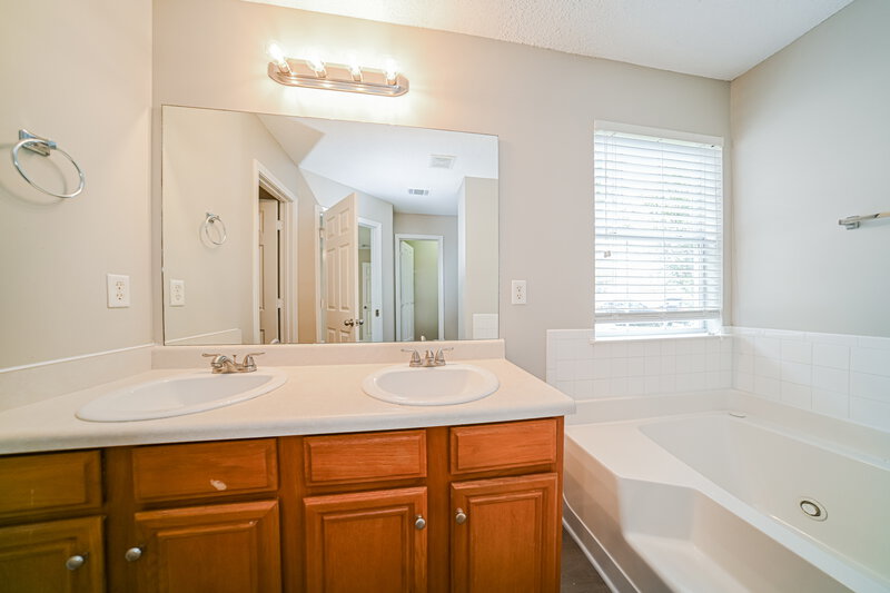 2,570/Mo, 301 Othello Dr Hampton, GA 30228 Main Bathroom View