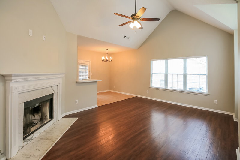 2,015/Mo, 632 W Manor Peachtree City, GA 30269 Living Room View