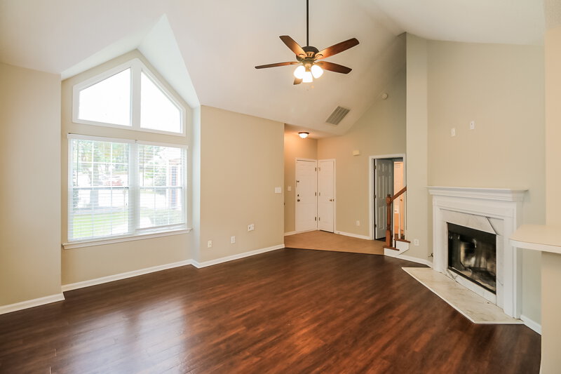 2,015/Mo, 632 W Manor Peachtree City, GA 30269 Living Room View 3