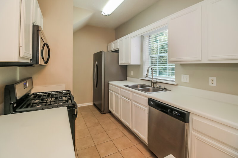 2,015/Mo, 632 W Manor Peachtree City, GA 30269 Kitchen View