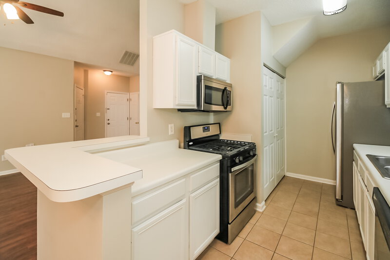 2,015/Mo, 632 W Manor Peachtree City, GA 30269 Kitchen View 2