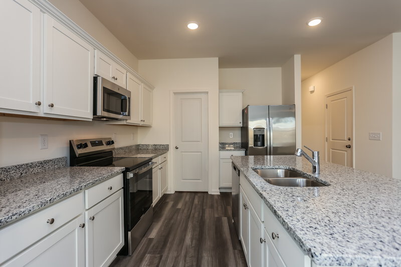 2,140/Mo, 7631 Saffron Ave Covington, GA 30014 Kitchen View