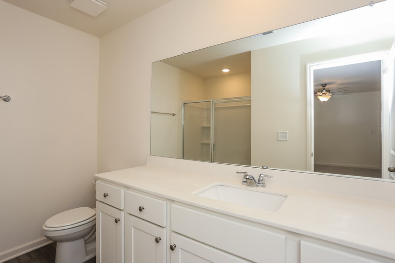 2,140/Mo, 7631 Saffron Ave Covington, GA 30014 Main Bathroom View