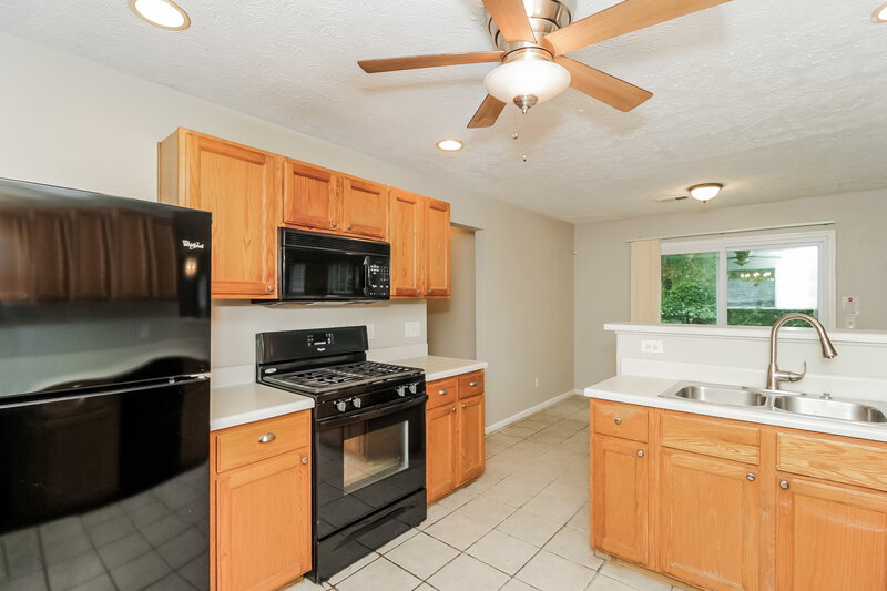 2,200/Mo, 45 Crestview Ct Powder Springs, GA 30127 Kitchen View