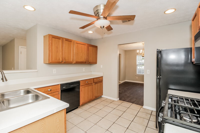 2,200/Mo, 45 Crestview Ct Powder Springs, GA 30127 Kitchen View 2