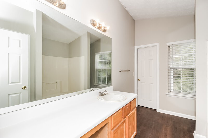 2,200/Mo, 45 Crestview Ct Powder Springs, GA 30127 Main Bathroom View