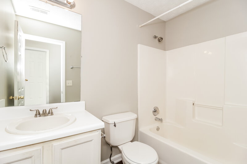 2,200/Mo, 45 Crestview Ct Powder Springs, GA 30127 Bathroom View