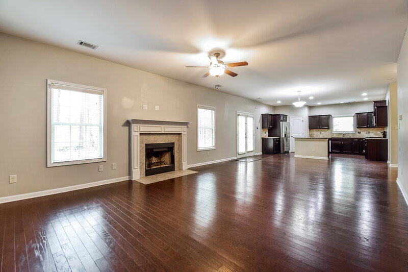 2,675/Mo, 71 Cliffhaven Cir Newnan, GA 30263 Living Room View