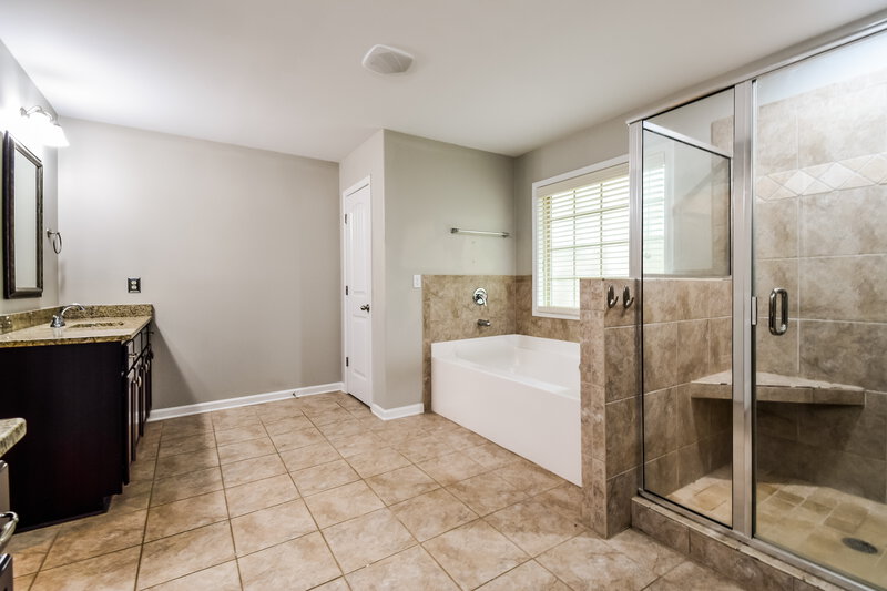 2,675/Mo, 71 Cliffhaven Cir Newnan, GA 30263 Main Bathroom View