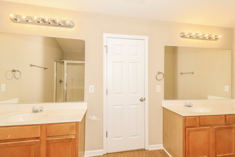 2,275/Mo, 2115 Mina Lane Dr Buford, GA 30519 Main Bathroom View