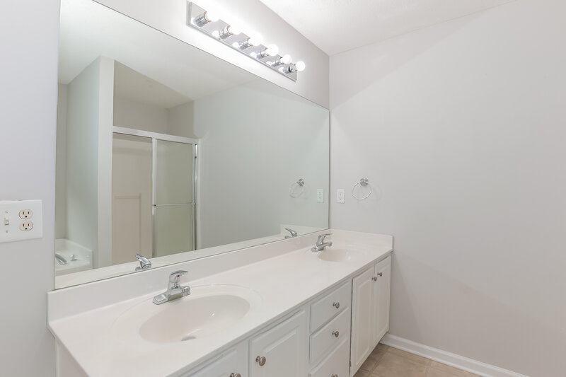 2,090/Mo, 3990 Village Main St Loganville, GA 30052 Bathroom View