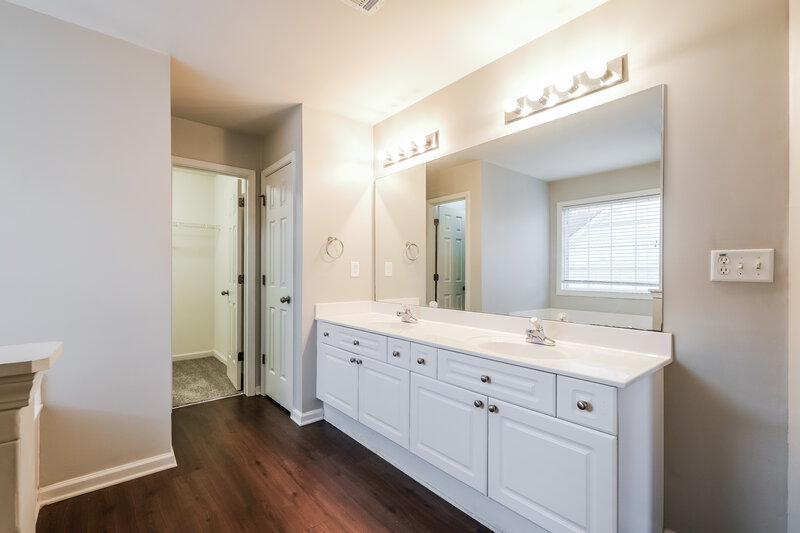 2,275/Mo, 833 Creek Bottom Rd Loganville, GA 30052 Main Bathroom View 2