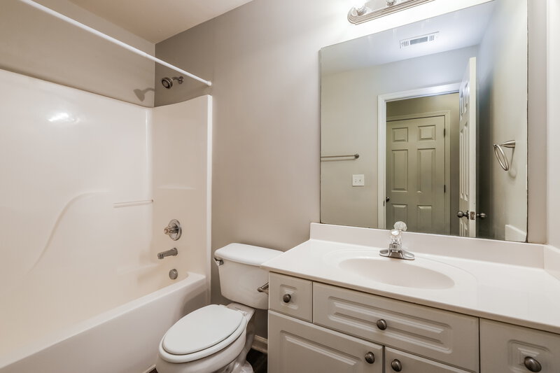 2,275/Mo, 833 Creek Bottom Rd Loganville, GA 30052 Bathroom View