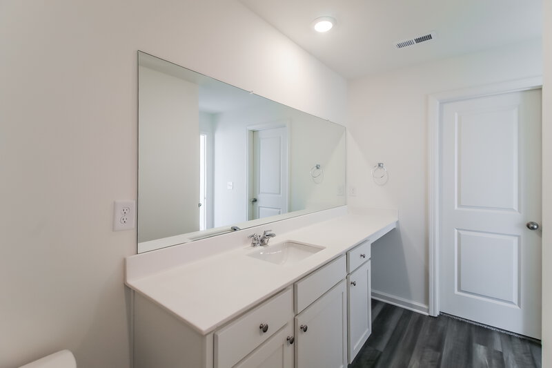 2,075/Mo, 7630 Saffron Ave Covington, GA 30014 Main Bathroom View 2