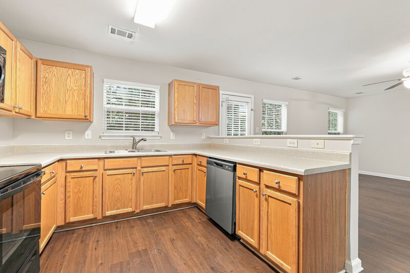 2,125/Mo, 2720 Mayfair Dr Cumming, GA 30040 Kitchen View 2