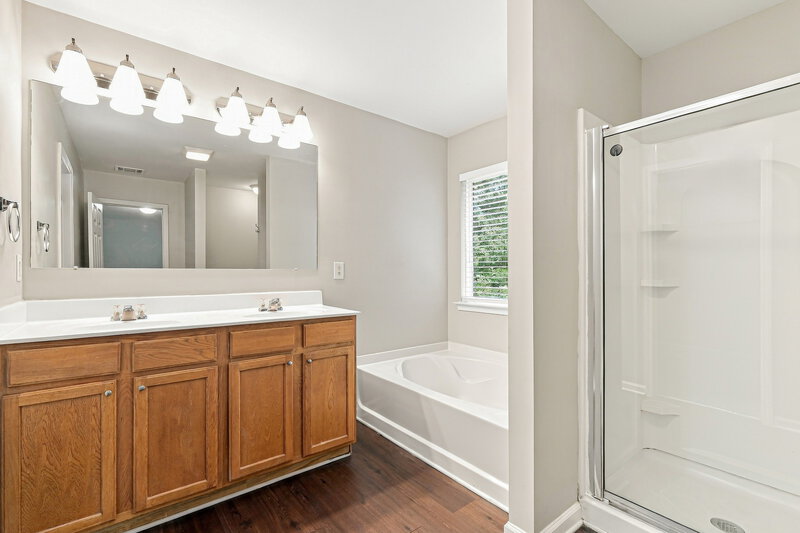 2,125/Mo, 2720 Mayfair Dr Cumming, GA 30040 Primary Bathroom View