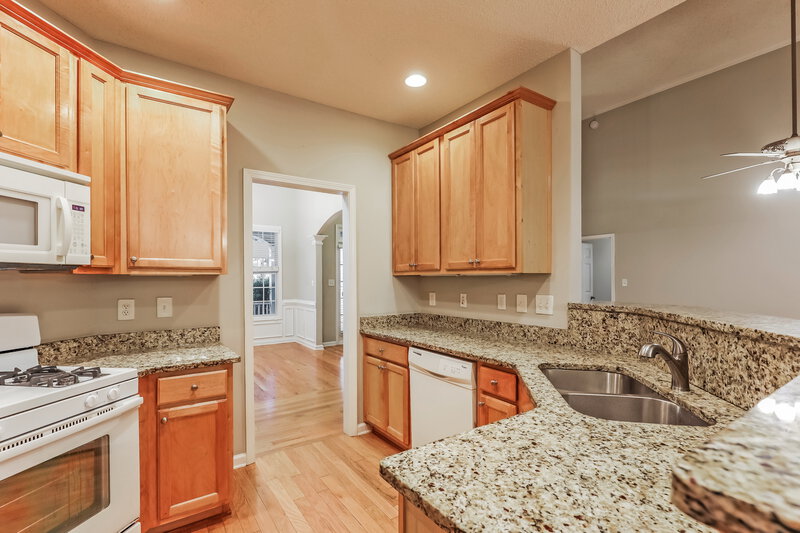 2,180/Mo, 329 Westhill Dr Newnan, GA 30265 Kitchen View 2