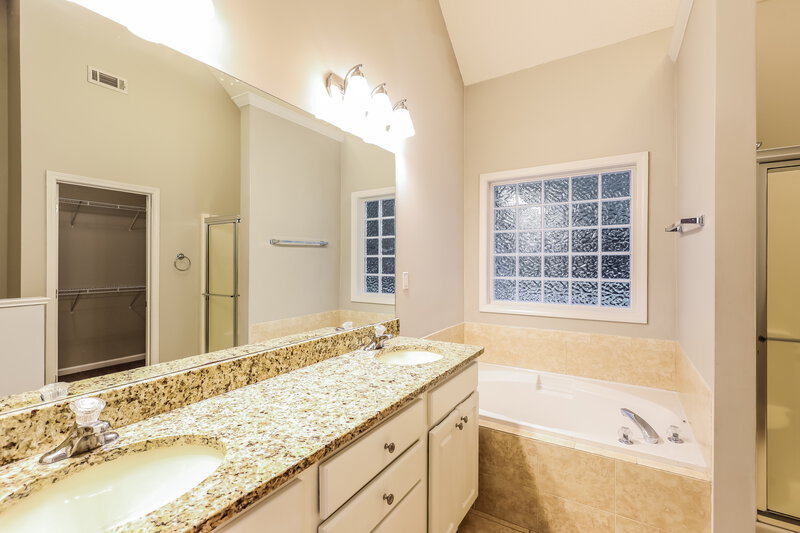 2,180/Mo, 329 Westhill Dr Newnan, GA 30265 Main Bathroom View