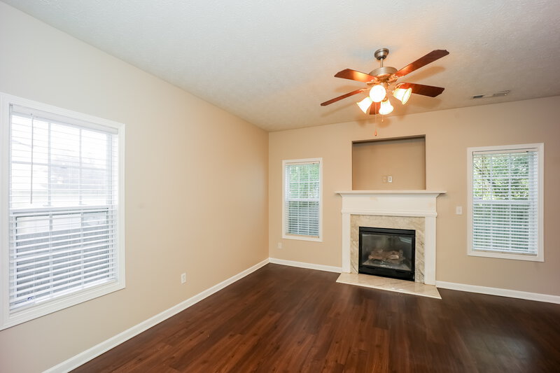 1,800/Mo, 18 Harpers Farm Dr Newnan, GA 30263 Living Room View