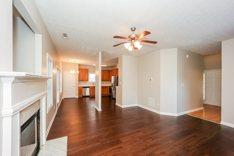 1,800/Mo, 18 Harpers Farm Dr Newnan, GA 30263 Living Room View 2