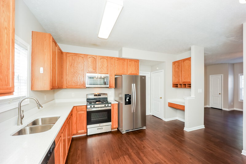 1,800/Mo, 18 Harpers Farm Dr Newnan, GA 30263 Kitchen View