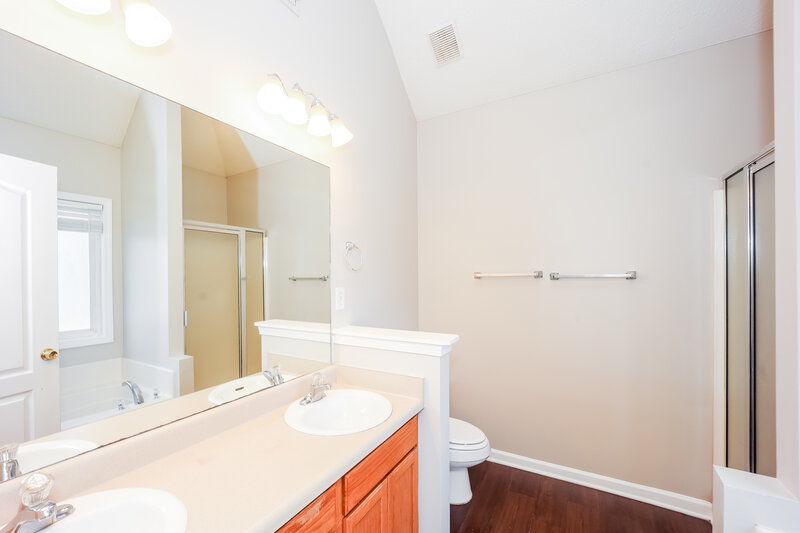 1,800/Mo, 18 Harpers Farm Dr Newnan, GA 30263 Main Bathroom View