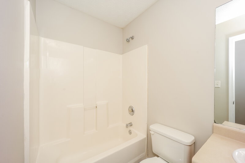 1,800/Mo, 18 Harpers Farm Dr Newnan, GA 30263 Bathroom View