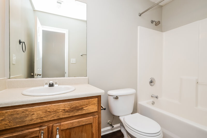 1,605/Mo, 743 Patriots Point St Locust Grove, GA 30248 Bathroom View 2